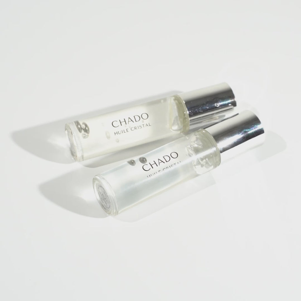 The smooth, lightweight texture of Huile Cristal - Nourishing Brow Oil, designed to be easily absorbed and nourish the brows deeply.