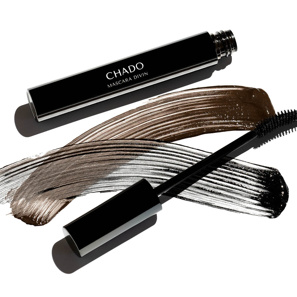 Close-up of Mascara Divin's unique brush design that separates and defines each lash for a perfect, buildable finish.